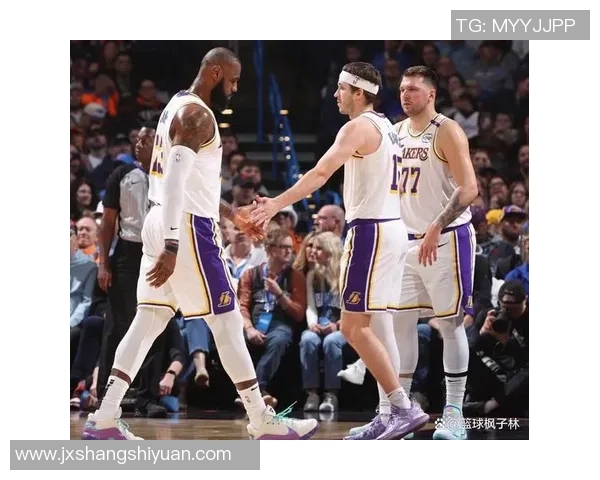 二月十一日湖人与雷霆精彩对决全场录像回放回顾与分析